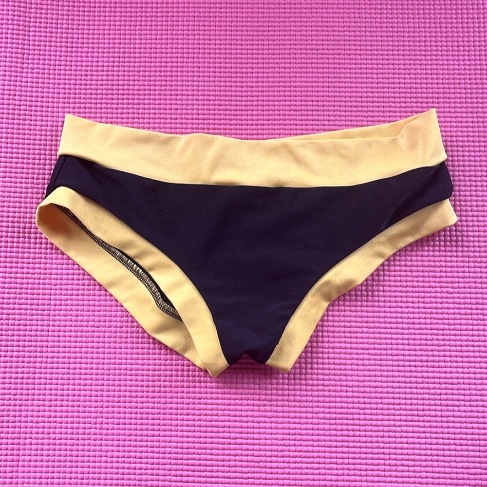 Black and yellow scrunch butt pole shorts